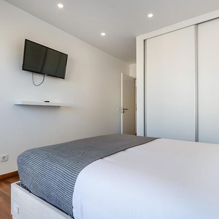 Serene Blue 1 Bdr Flat With Balcony By Lovelystay Portimao Bagian luar foto