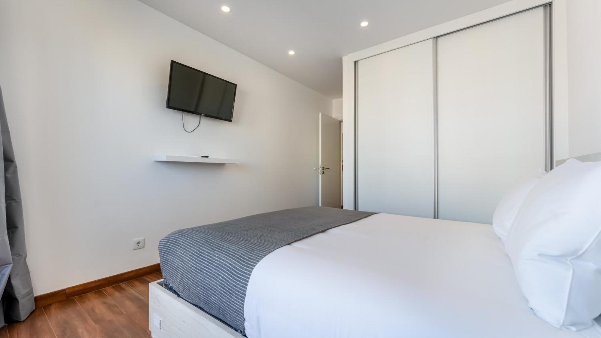 Serene Blue 1 Bdr Flat With Balcony By Lovelystay Portimao Bagian luar foto