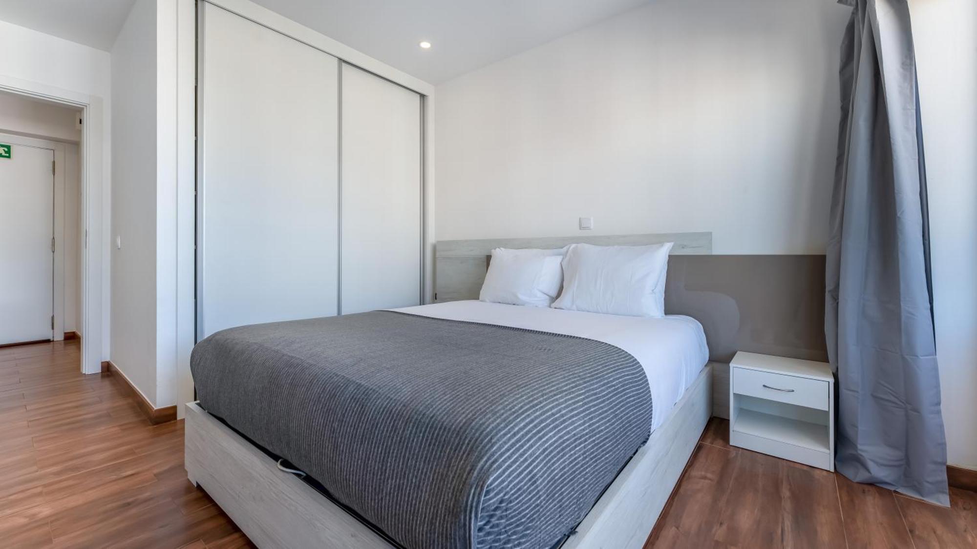 Serene Blue 1 Bdr Flat With Balcony By Lovelystay Portimao Bagian luar foto