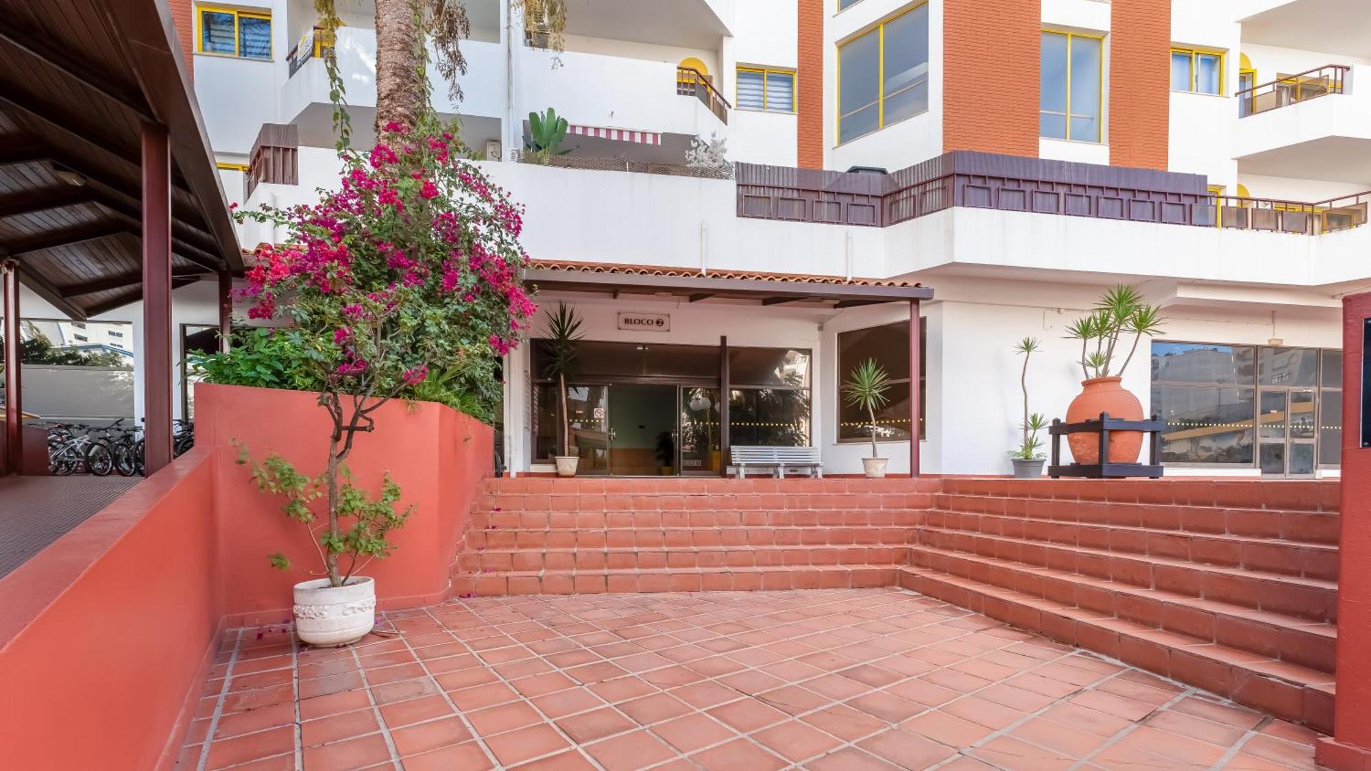 Serene Blue 1 Bdr Flat With Balcony By Lovelystay Portimao Bagian luar foto