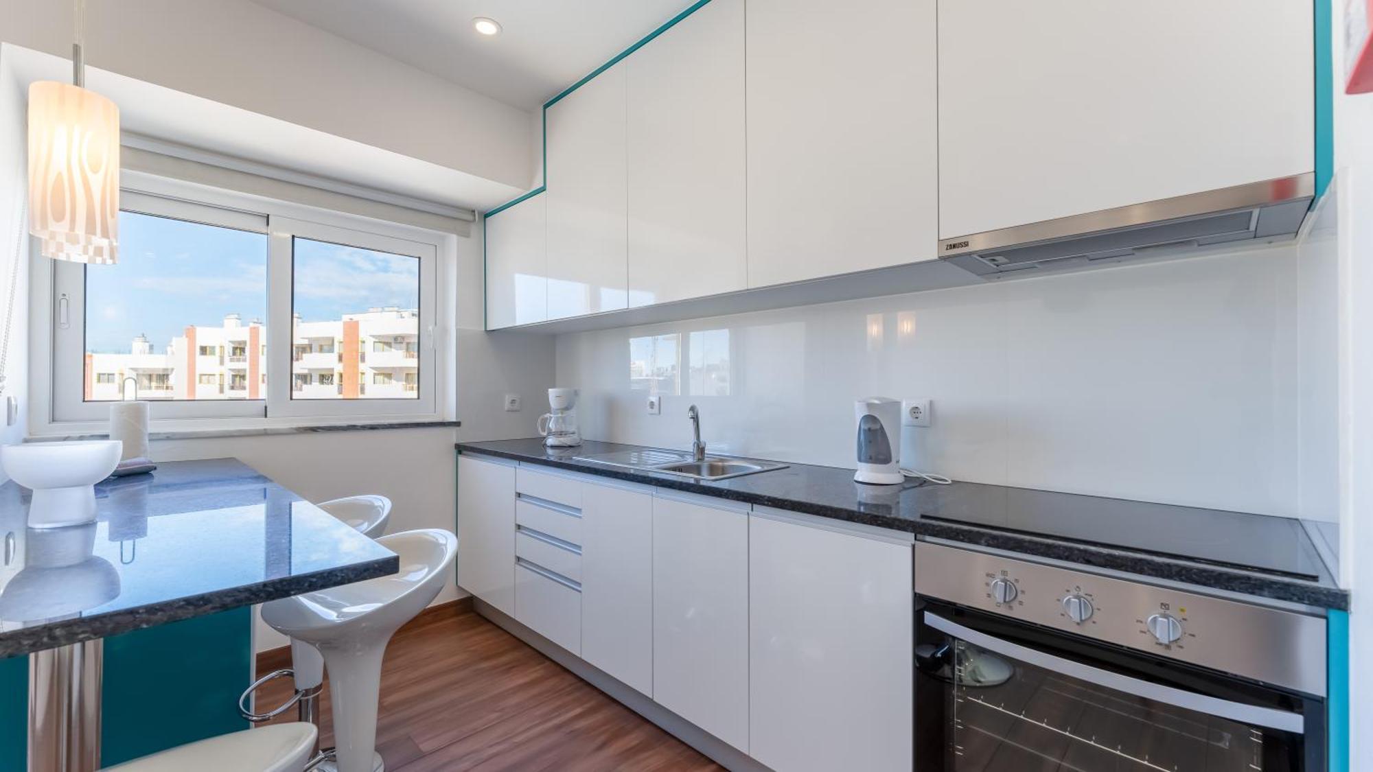 Serene Blue 1 Bdr Flat With Balcony By Lovelystay Portimao Bagian luar foto