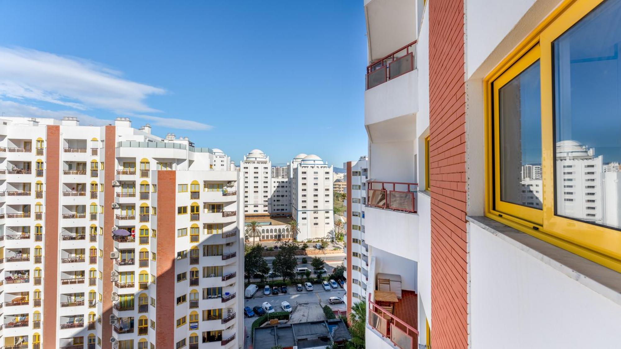 Serene Blue 1 Bdr Flat With Balcony By Lovelystay Portimao Bagian luar foto