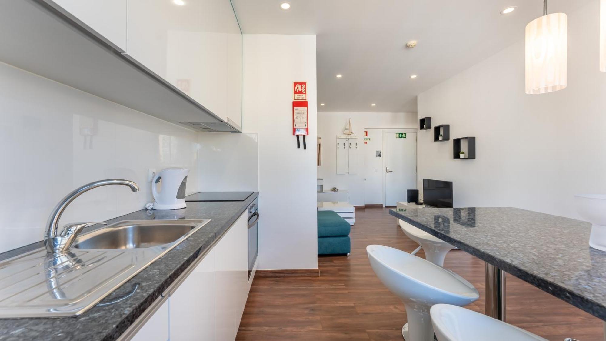 Serene Blue 1 Bdr Flat With Balcony By Lovelystay Portimao Bagian luar foto