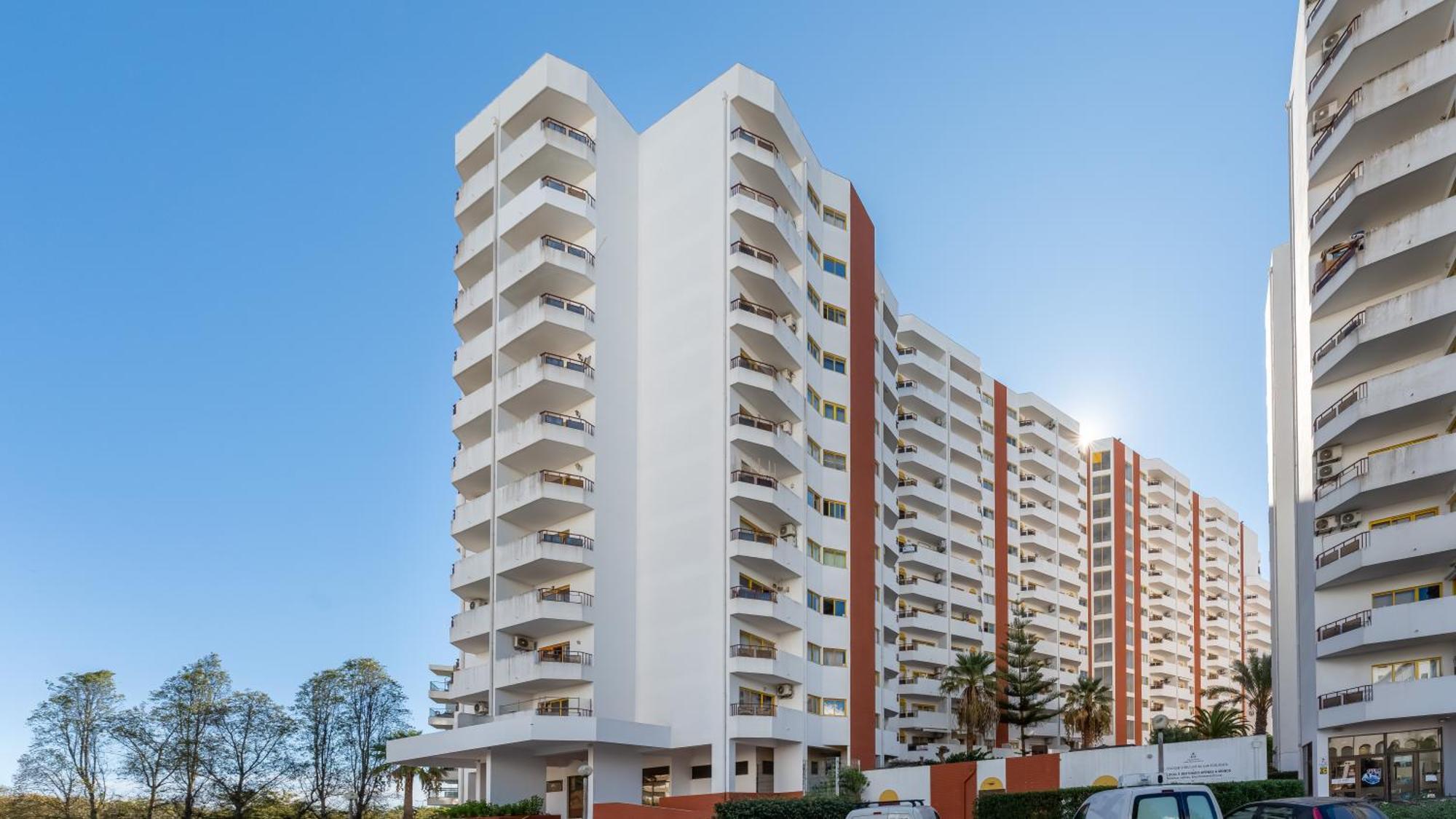 Serene Blue 1 Bdr Flat With Balcony By Lovelystay Portimao Bagian luar foto