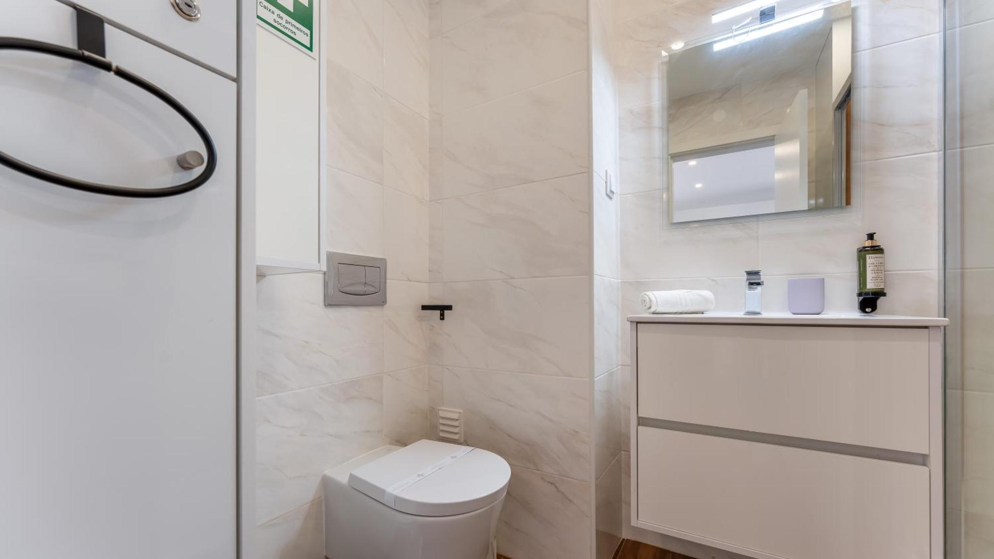 Serene Blue 1 Bdr Flat With Balcony By Lovelystay Portimao Bagian luar foto